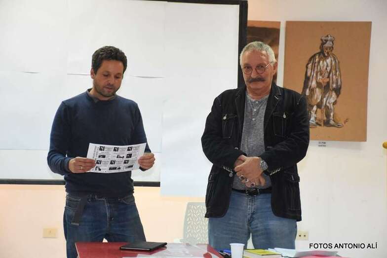 El conferencia Ismael García y el promotor de la exposición, José Sosa Serván (Foto Antonio Alí)